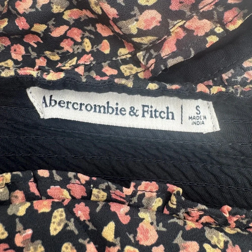 Abercrombie & Fitch Floral Long Sleeve‎ Smocked Back Tie Front Crop Top Small